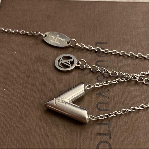 LAST CALL! ! Authentic Louis Vuitton V-Shaped Silver Pendant Necklace - Picture 17 of 17
